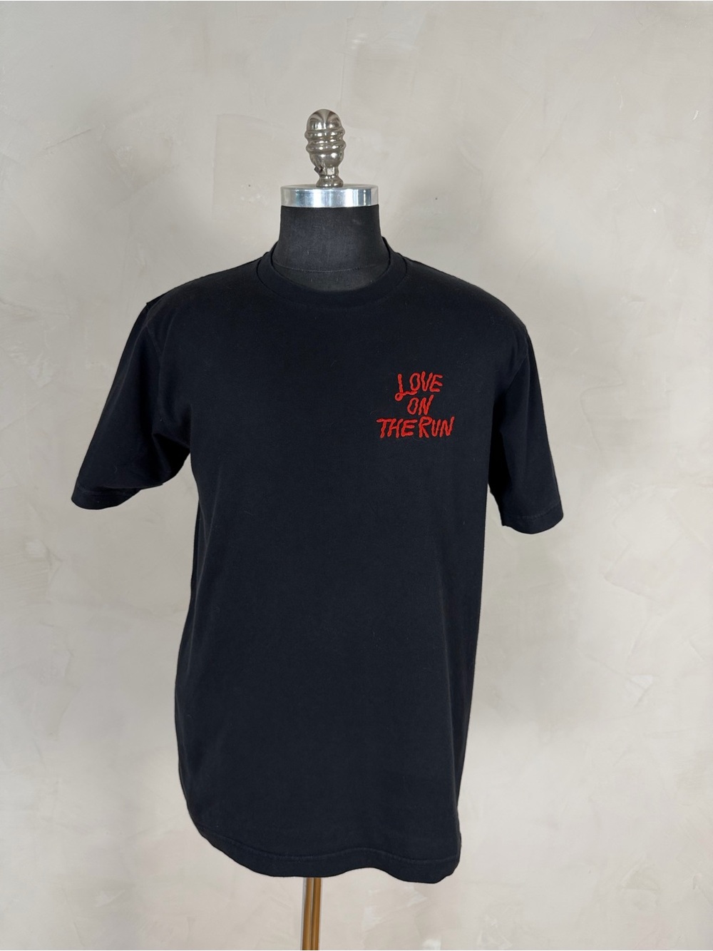 Uniqlo UT x Verdy Men Medium Black “Love On The Run” Graphic T-Shirt